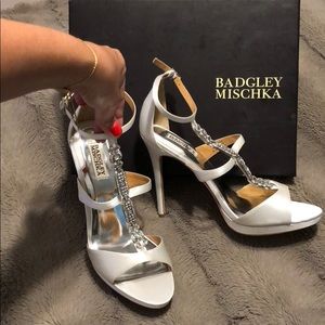 Badgley Mischka Pilar (open toe, satin, white)